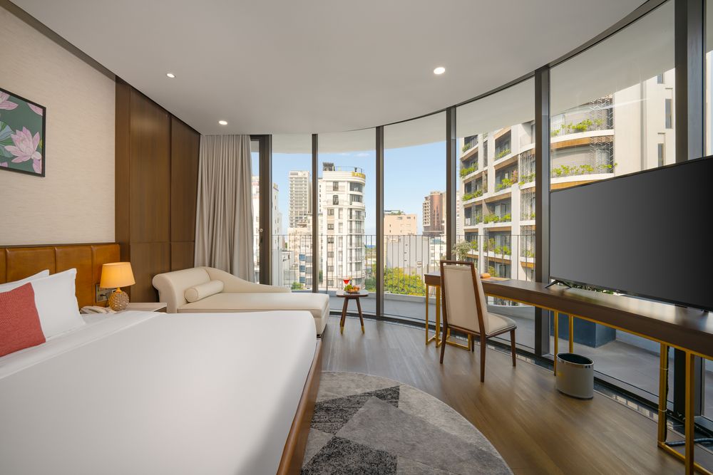 Suite Bathtub Balcony