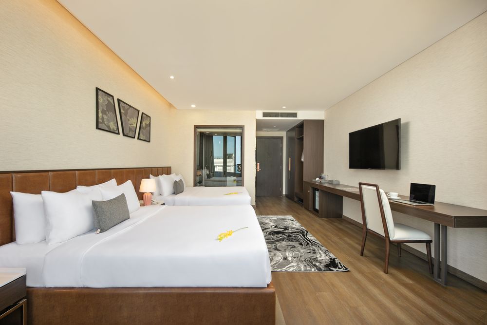 Deluxe TWN Sea view with Balcony