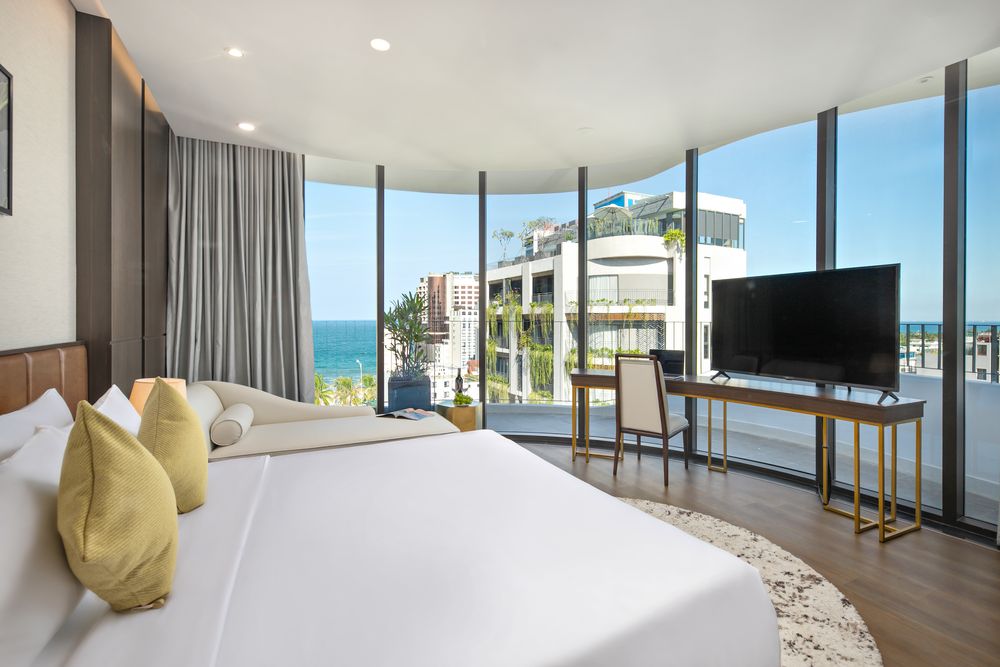 Suite Bathtub Balcony